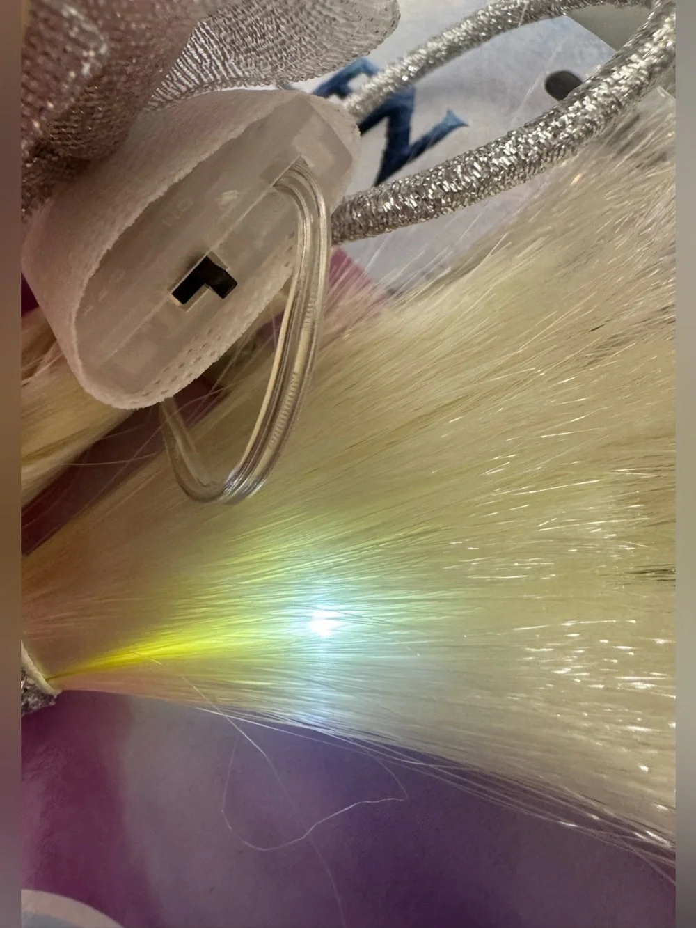 Disney frozen Elsa Blonde Light-Up Braid Hair Clip with Silver Bow costume acces
